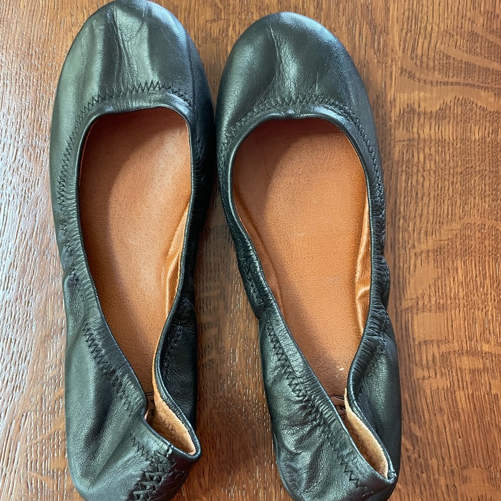 Like New LUCKY BRAND black leather ballet shoes flats